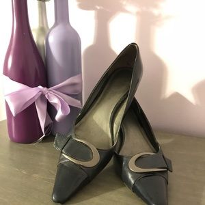 Size 7 navy blue Joan and David heels